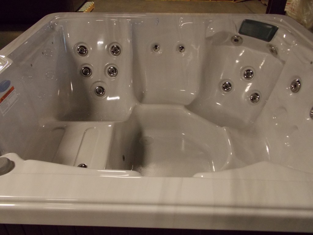 SS-5 - Signature Spas- Used Hot tubs Canada